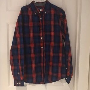 Simply styled long sleeve Men size M